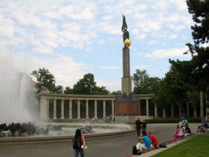 Площадь Шварценбергплац